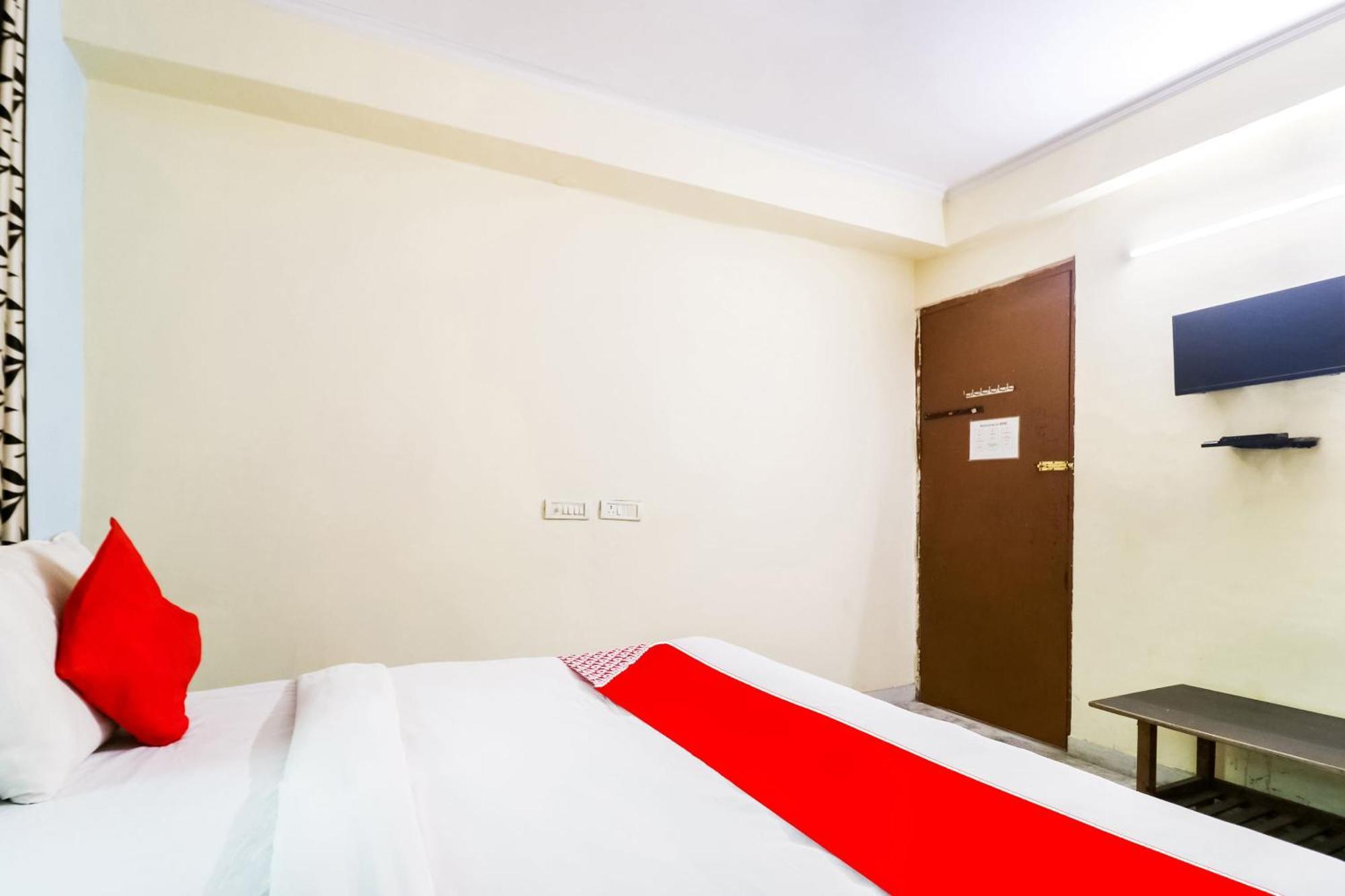 Hotel O Maurya Residency Ґурґаон Екстер'єр фото
